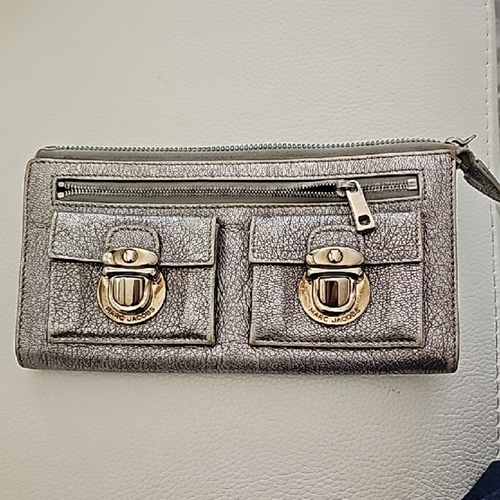 Marc Jacobs Metallic Silver wallet